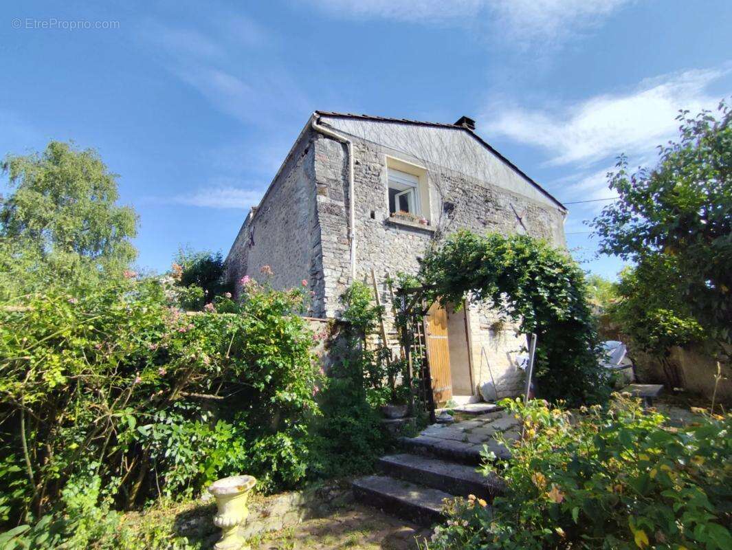Maison à CHAMPNIERS