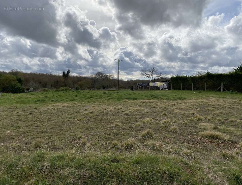 Terrain 1020 m² à Muron  - photo 2