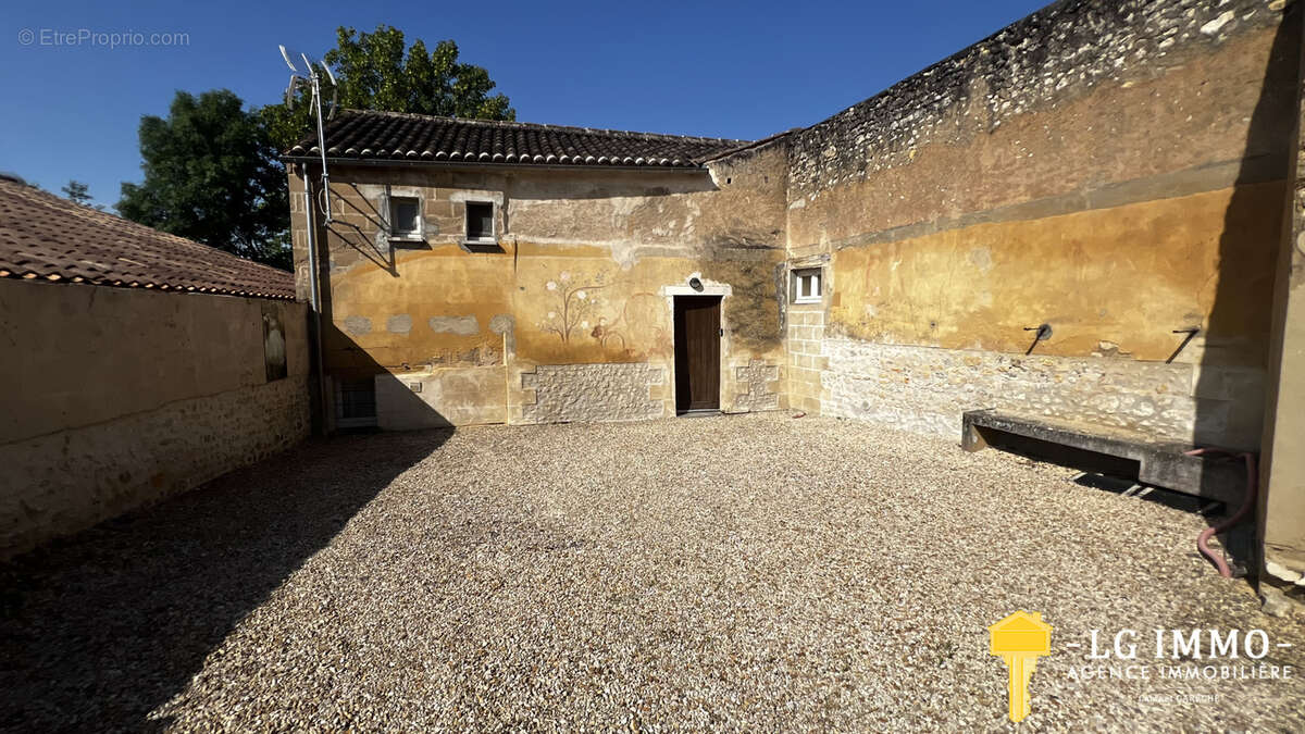 Charentaise de charme rénovée, 5 chambres, gîte,  jardin proche Mirambeau - photo 26