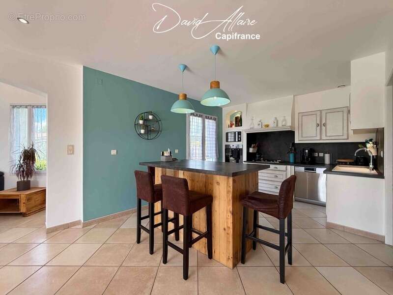 Maison à LARAGNE-MONTEGLIN