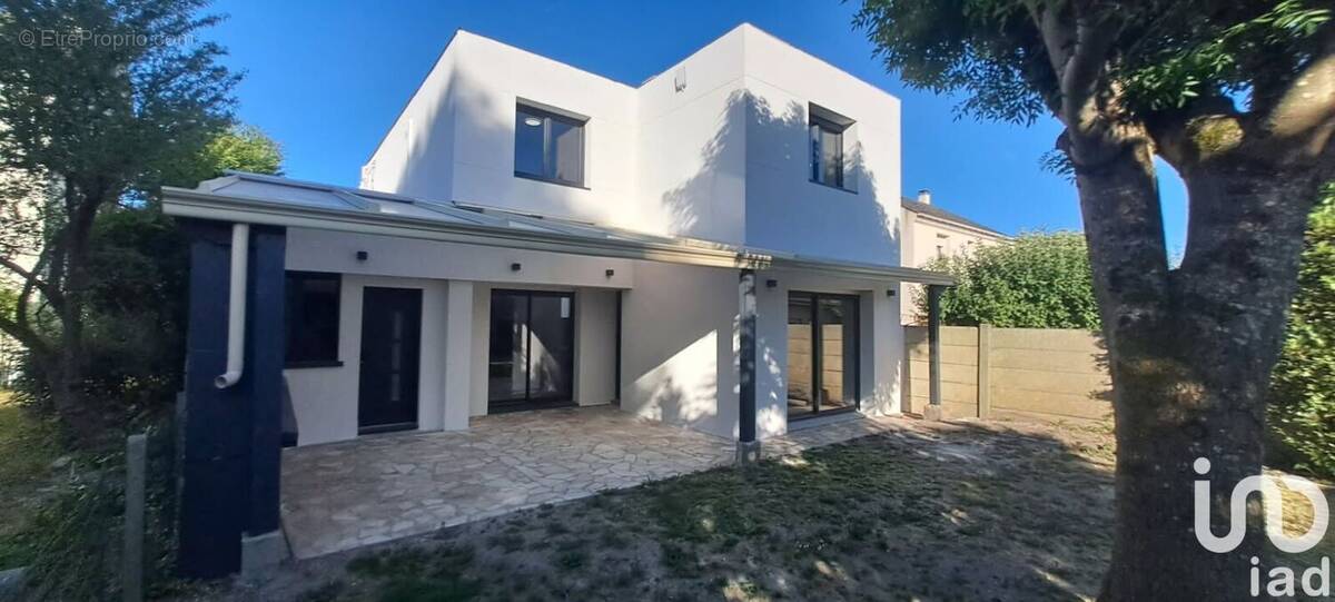 Photo 1 - Maison à SAINTE-GENEVIEVE-DES-BOIS