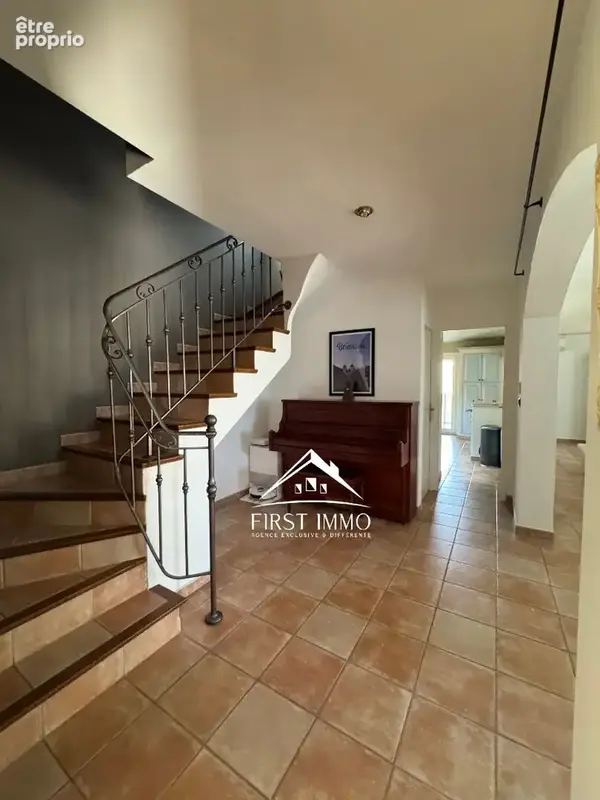 Maison 5 pièces 145 m² à vendre à La Fare-Les-Oliviers (13580) - photo 2