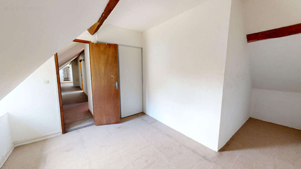 Maison à SAINT-PARIZE-LE-CHATEL