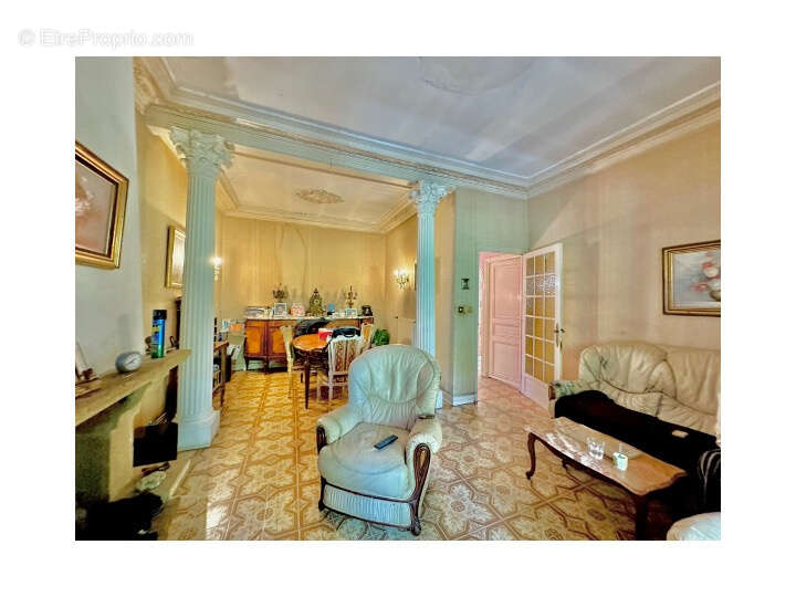 Opportunité à Marseille 10ème : Propriété à Rénover avec potentiel 250 m2 env. surface totale au sol - photo 13