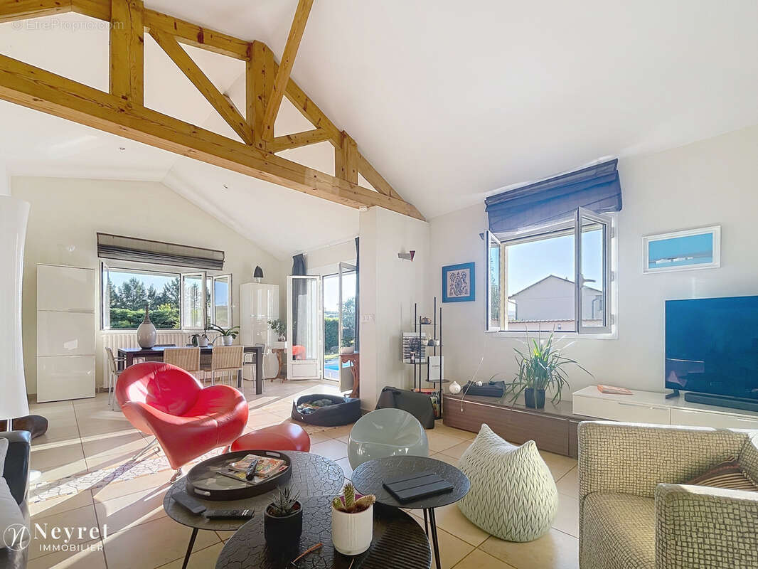 Maison à CHARLY