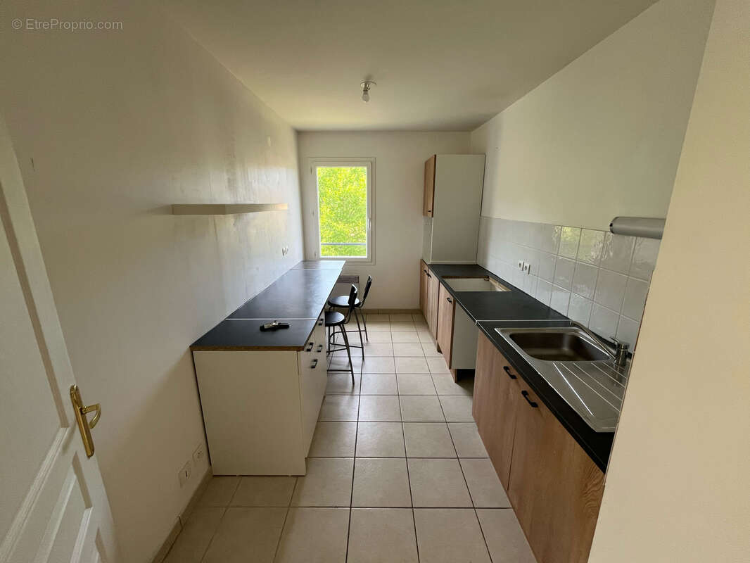 Appartement T4 traversant de 87 m2 avec terrasse, garage et parking   Manosque - photo 5