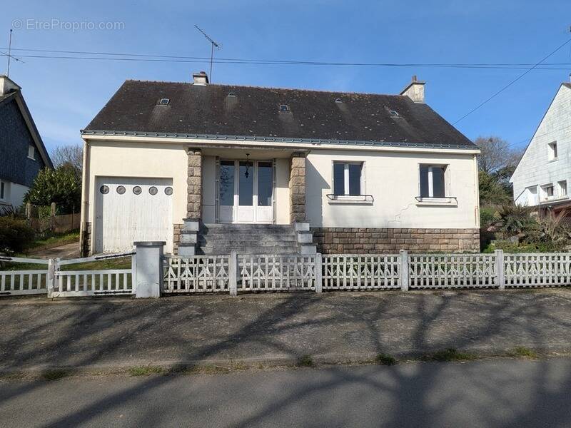 Maison à LOCMALO