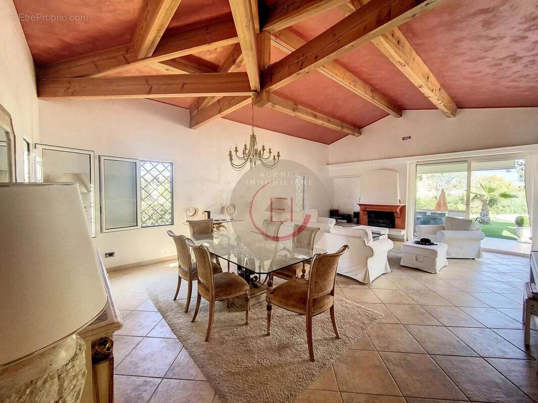 Maison à MANDELIEU-LA-NAPOULE