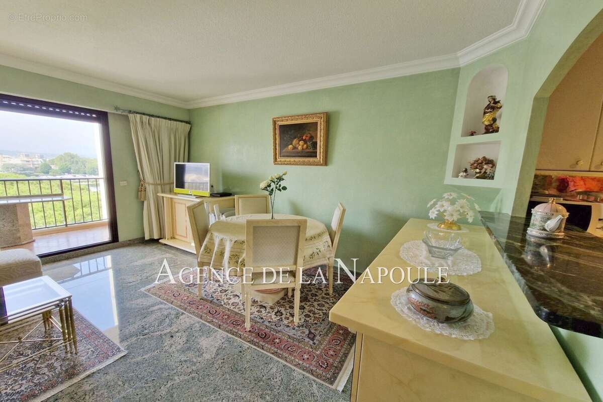 Appartement à MANDELIEU-LA-NAPOULE