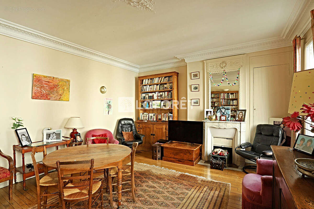 Appartement à PARIS-14E