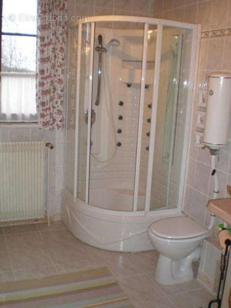 SDB - Maison à SAINT-FRAIGNE