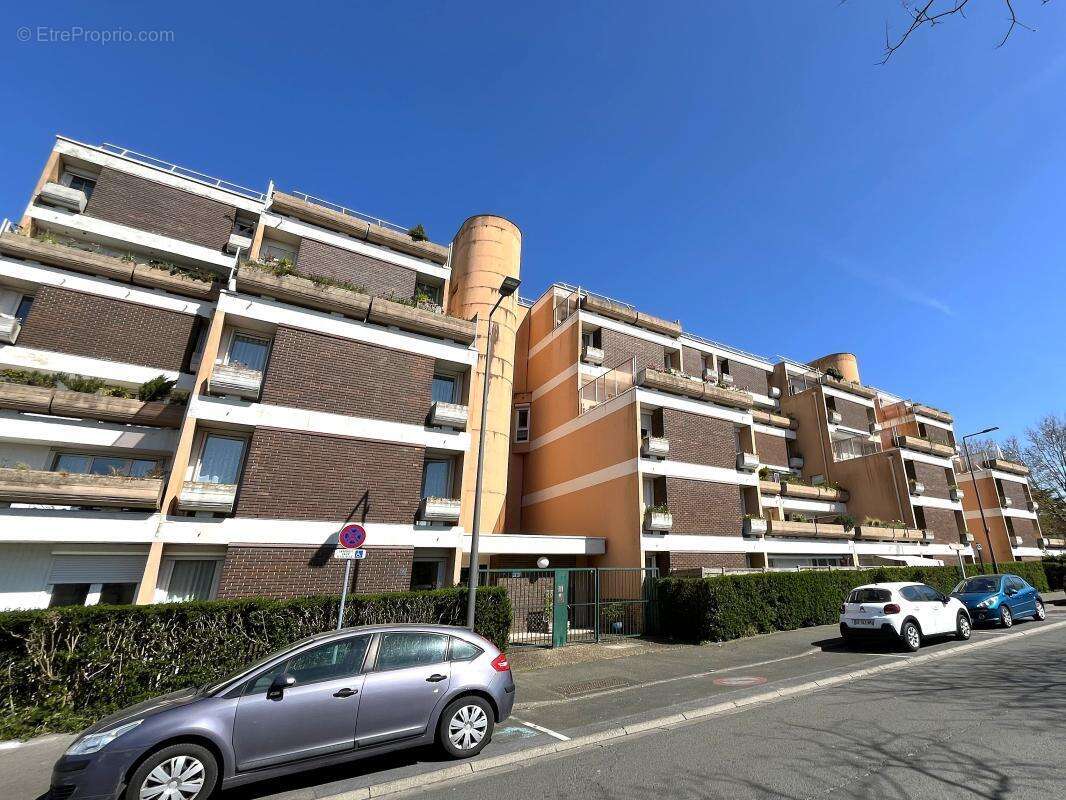 Studio avec balcon, ascenseur et parking - photo 7