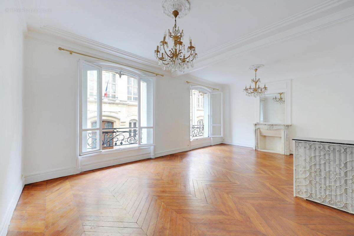 Appartement à PARIS-17E