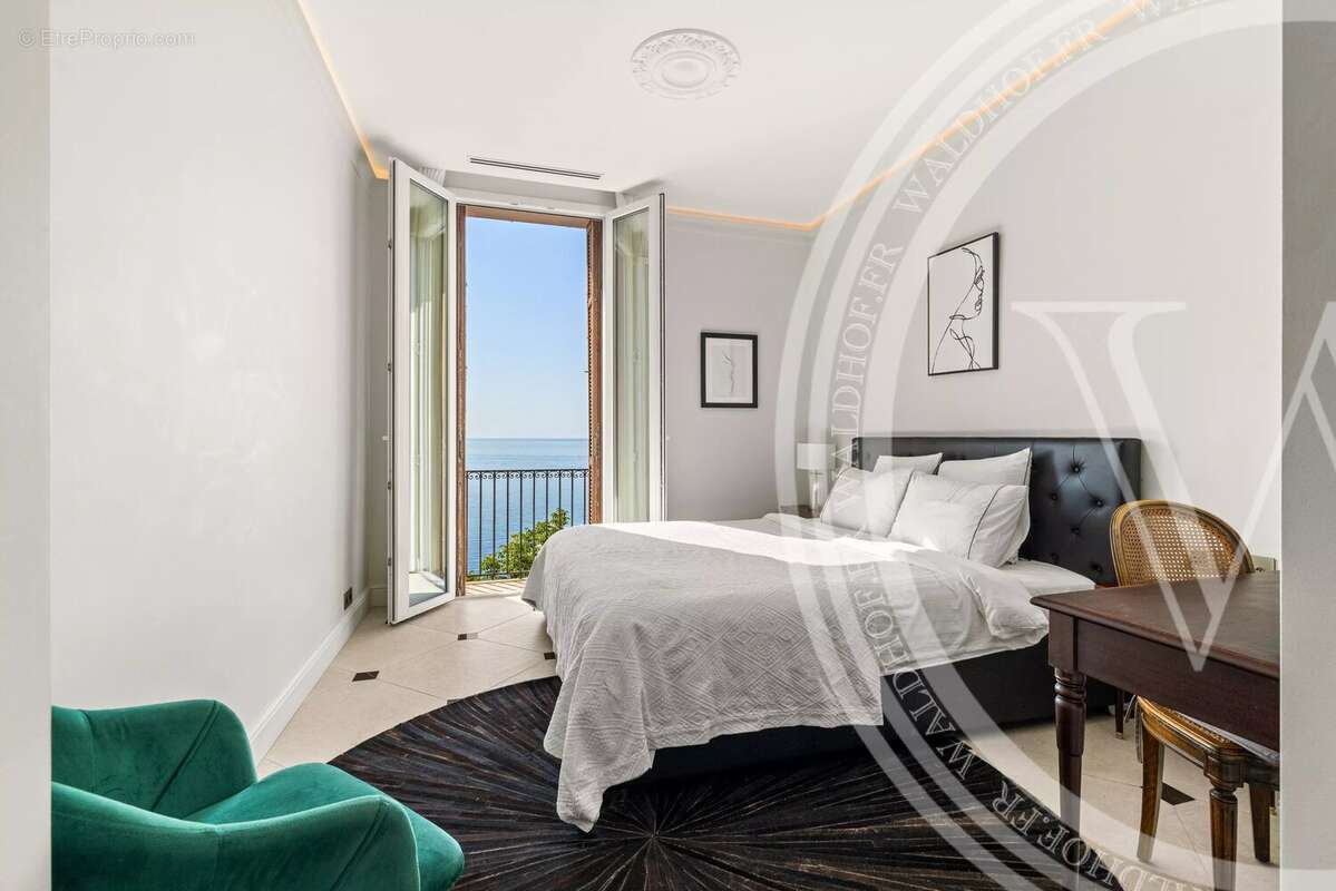 Roquebrune-Cap-Martin - Appartement rare au dernier étage avec vue sur la mer, à quelques minutes de Monaco - photo 11