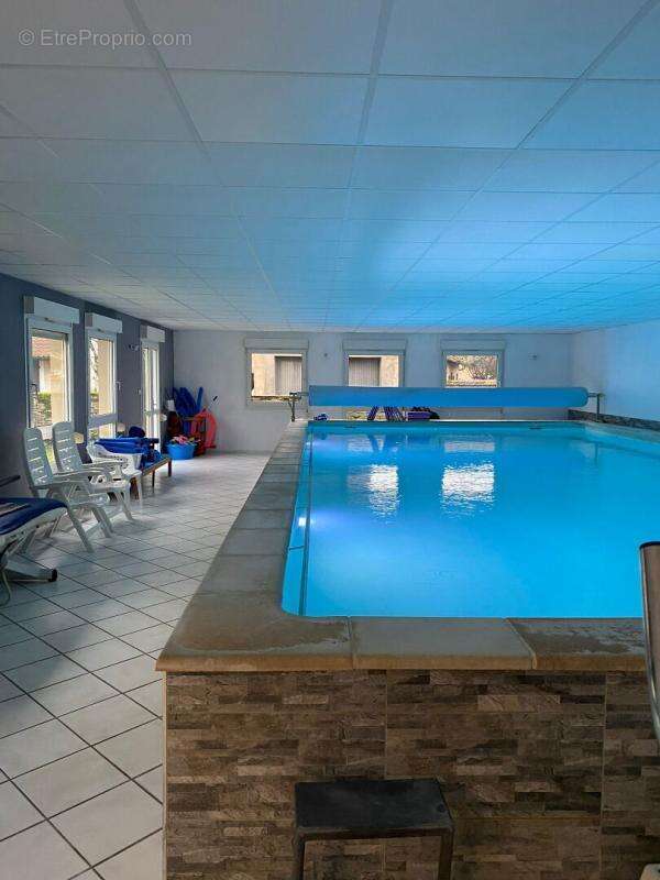Maison plain pied de 280 m2 sur 613 m2 de terrain clos avec piscine couverte - photo 6