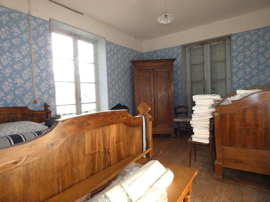 Maison Nailhac 160 m2 / 4 chambres / grange / hangar / terrain 1 hectare - photo 17