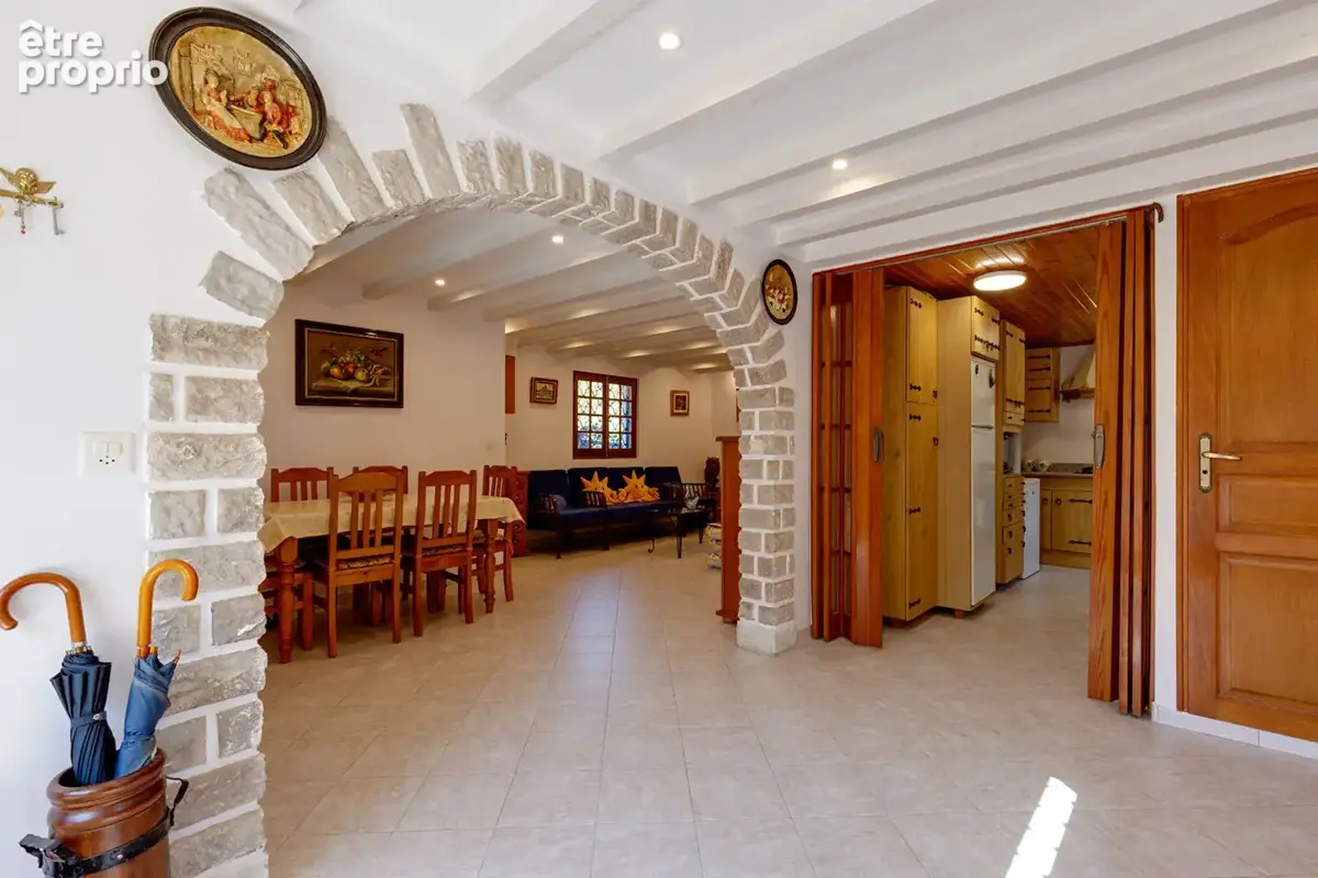 Maison Yvoire 4 pièces 100,50 m² sur 1180 m² de terrain avec piscine. - photo 4