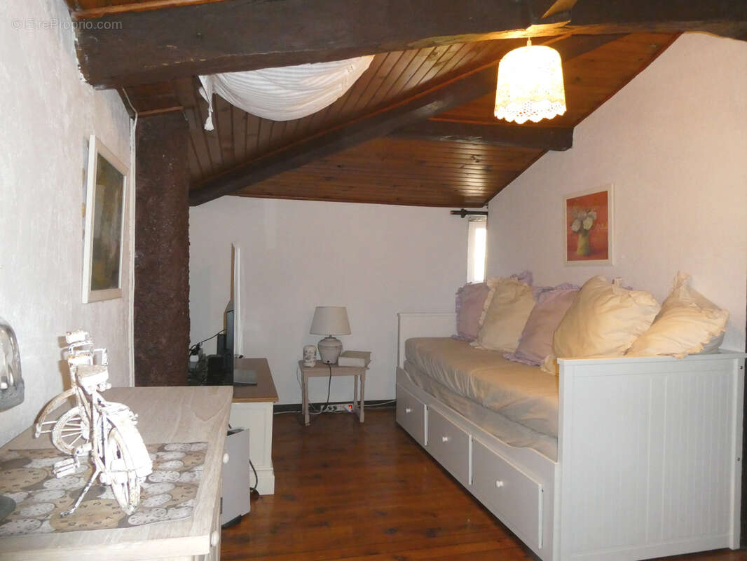 Maison à MONTROMANT