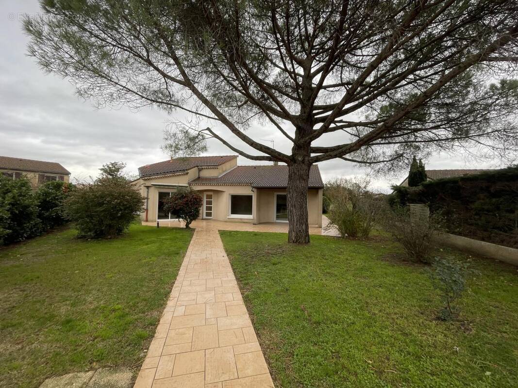 Maison à GRANGES-LES-BEAUMONT