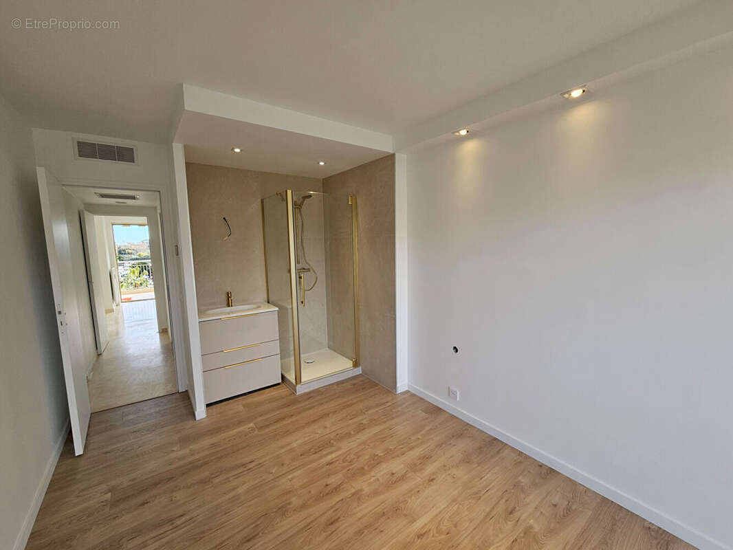 Appartement à MANDELIEU-LA-NAPOULE