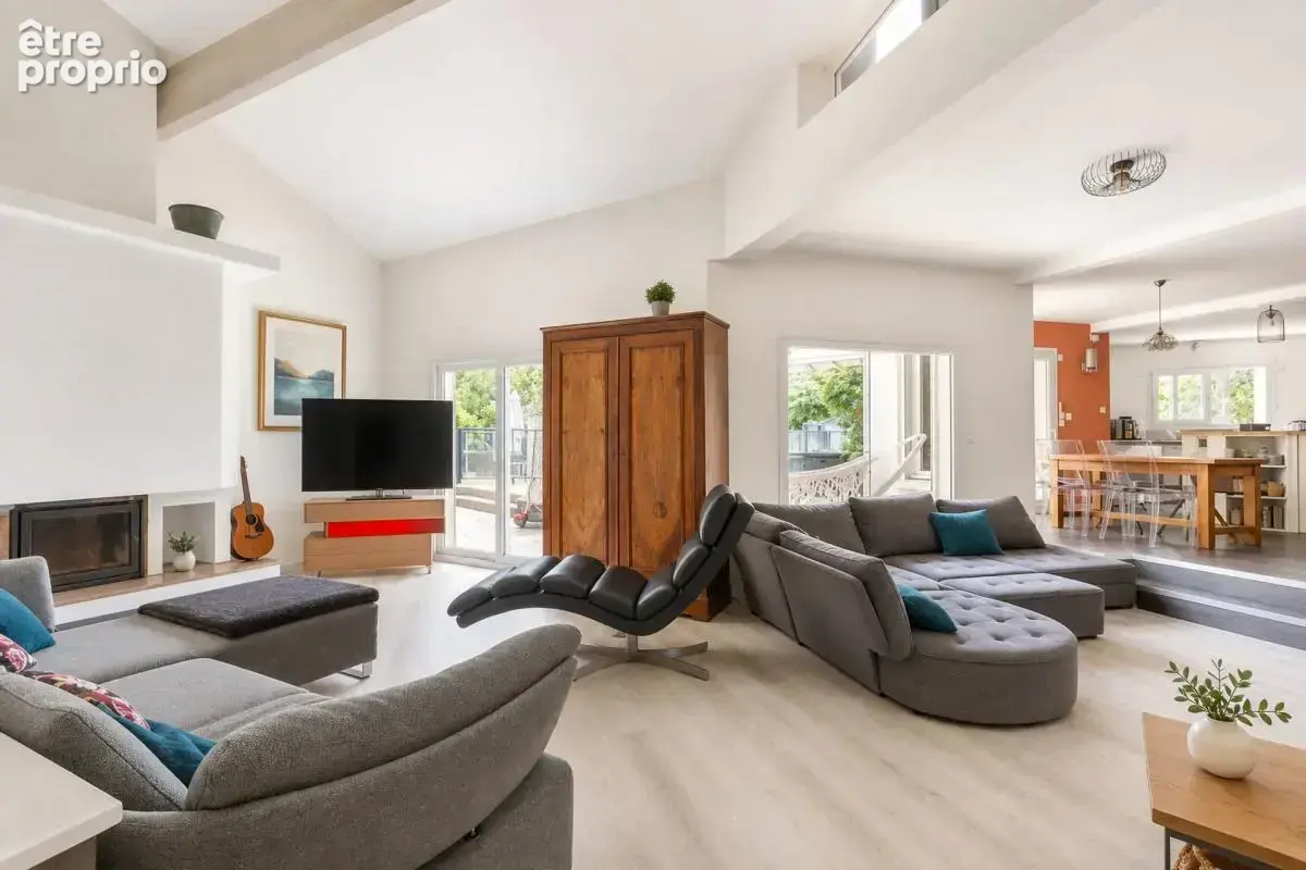Maison de 8 pièces de 210 m² à Saint-Cyr-sur-le-Rhône - photo 6