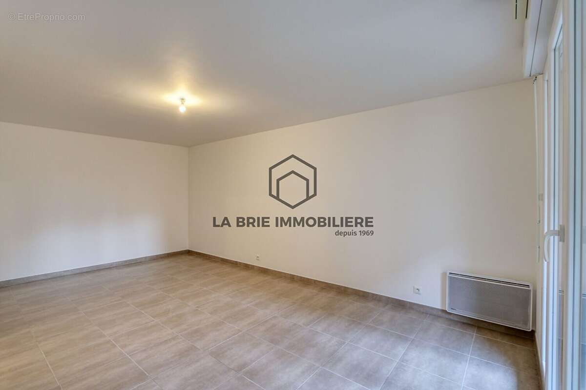 Appartement 69 m² à Viry-Chatillon  - photo 4