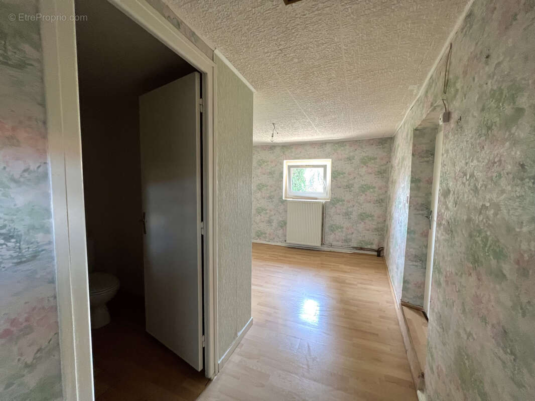 Maison à MARCILLY-LE-CHATEL