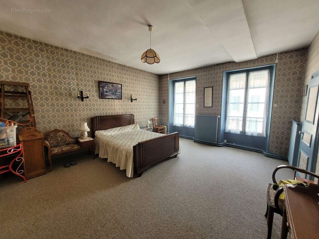 Maison à MOUTIERS-AU-PERCHE