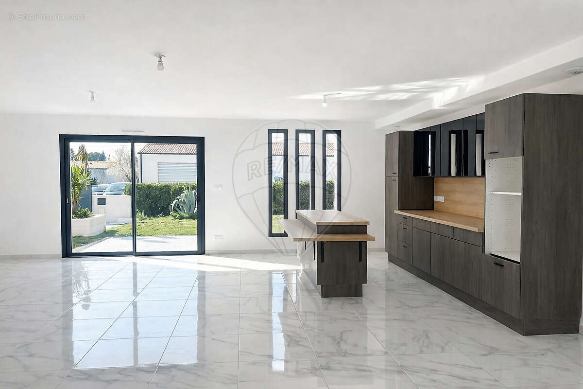 Maison à CHAILLEVETTE