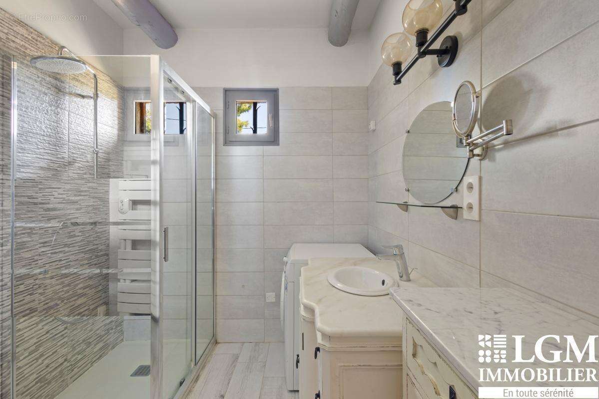 Aix en Provence - Propriété avec studio indépendant, garage de 80 m² et plus de 3 000 m² de terrain - photo 12
