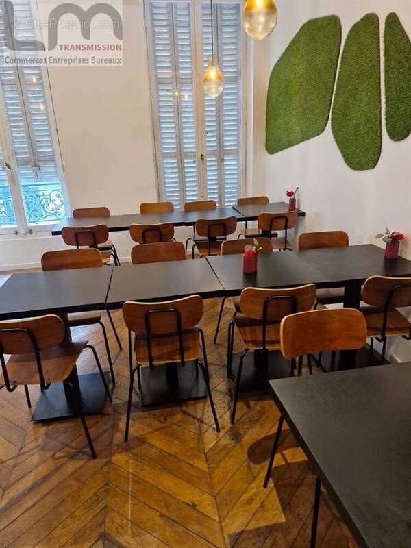 Commerce à PARIS-9E