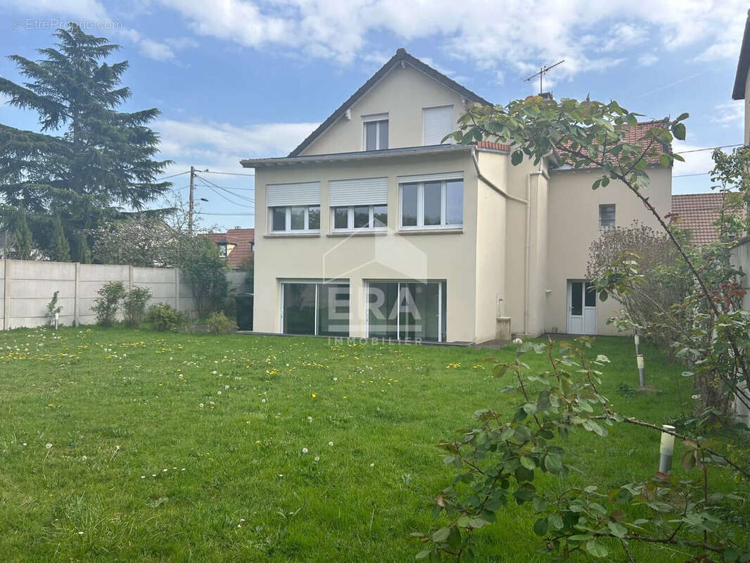 Maison à PONTAULT-COMBAULT