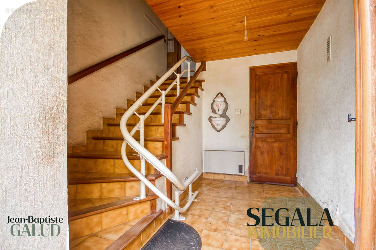 Maison à MIRANDOL-BOURGNOUNAC