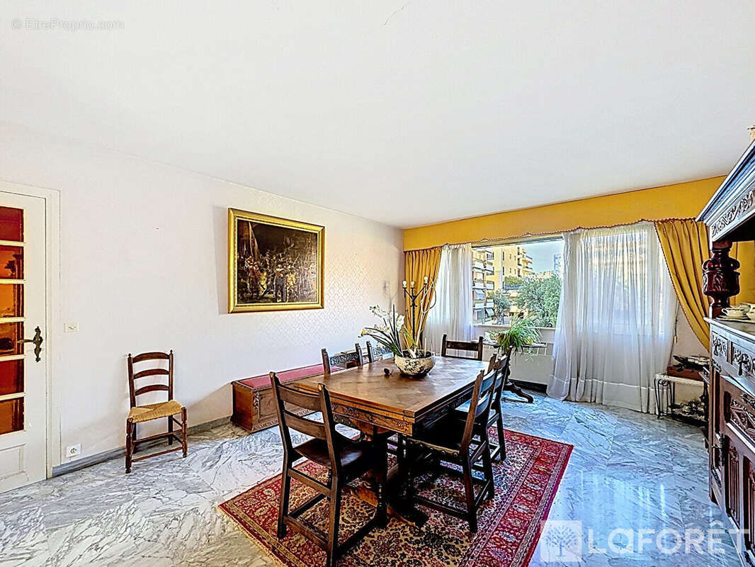 Appartement à ROQUEBRUNE-CAP-MARTIN