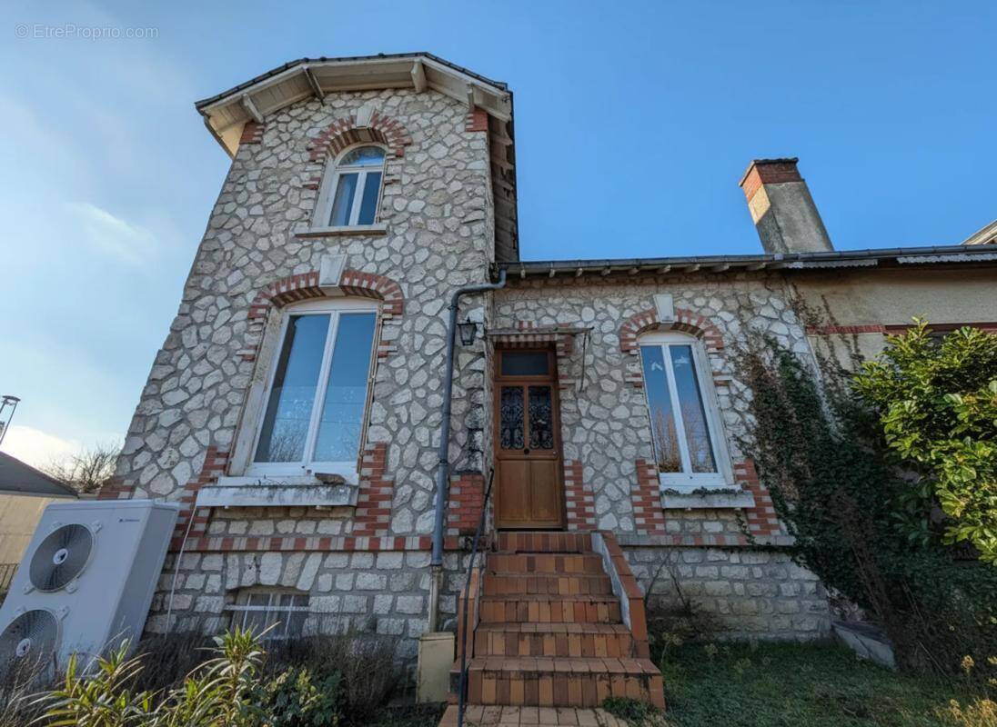 Maison à BELLEGARDE