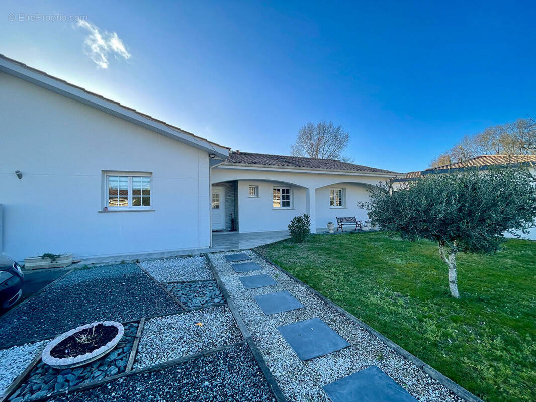 Maison à VILLENAVE-D&#039;ORNON