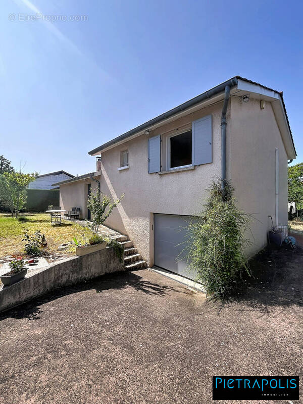 Maison à SAINT-GENIS-LAVAL