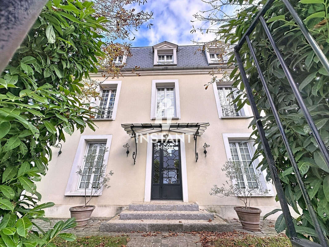 Maison à SAINT-MAUR-DES-FOSSES