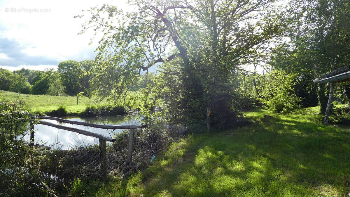 Maison à LA CROISILLE-SUR-BRIANCE