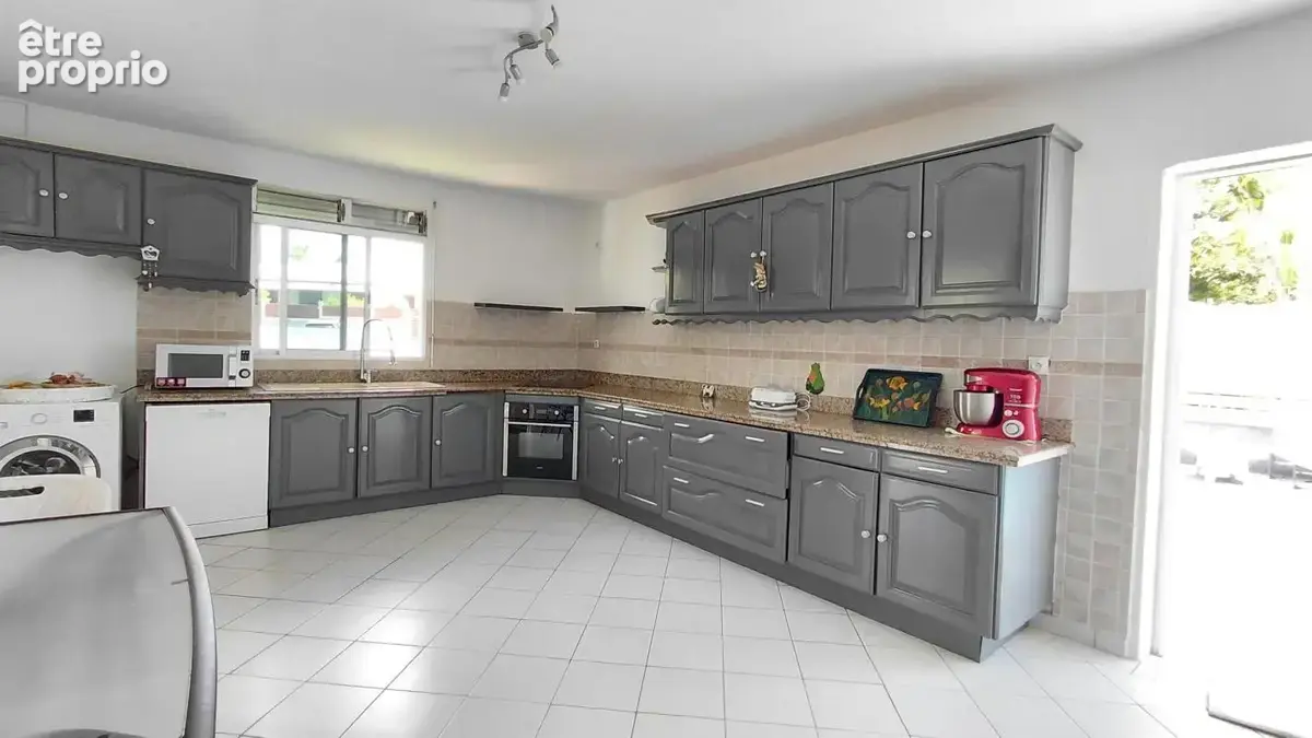 A vendre : maison t9 au lamentin (97129) - photo 7