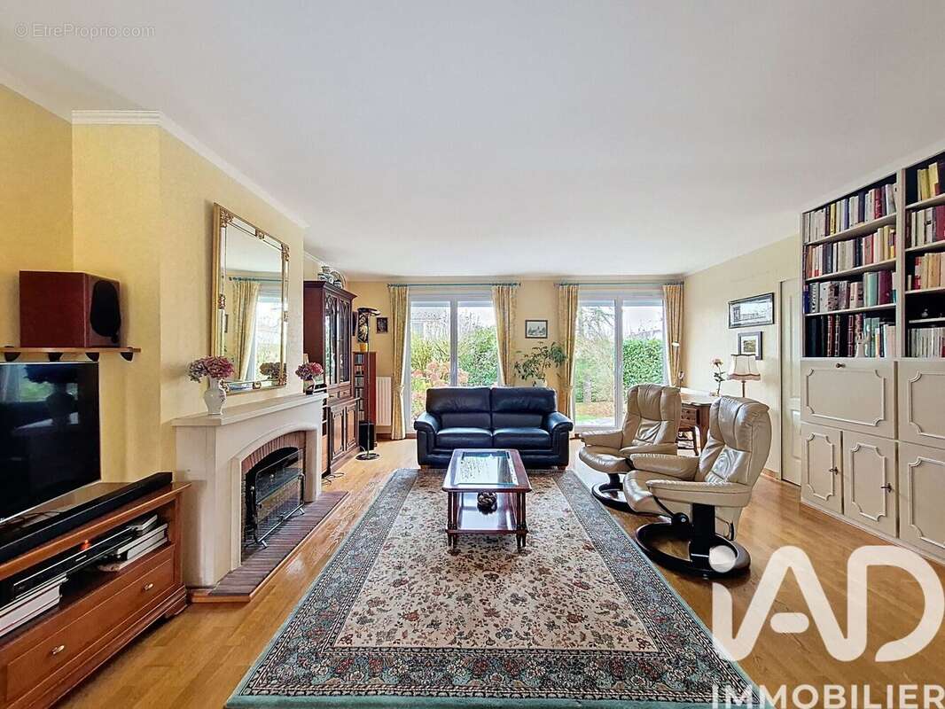 Photo 3 - Maison à LE MESNIL-SAINT-DENIS