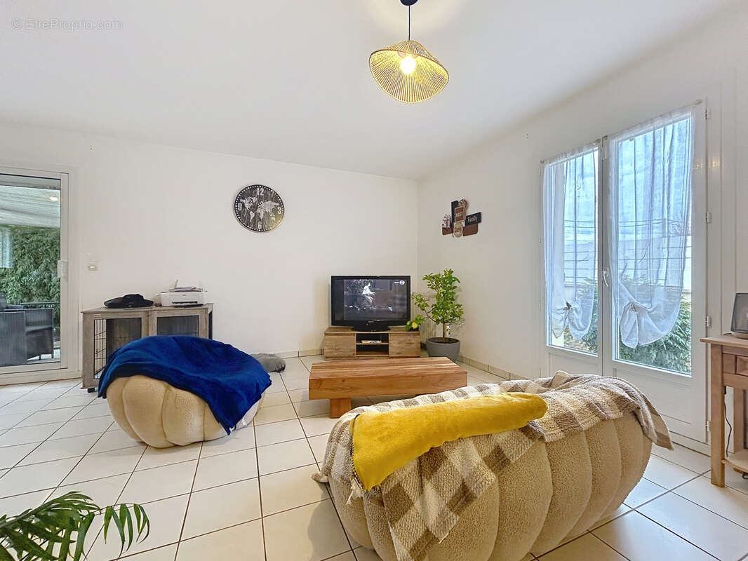 Maison à SAINT-PANTALEON-DE-LARCHE