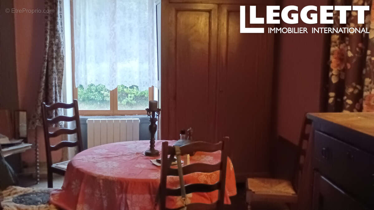 Ensemble immobilier comprenant une grande maison de 6 chambres et d'un lieu de réception, idéal divers projets - photo 8
