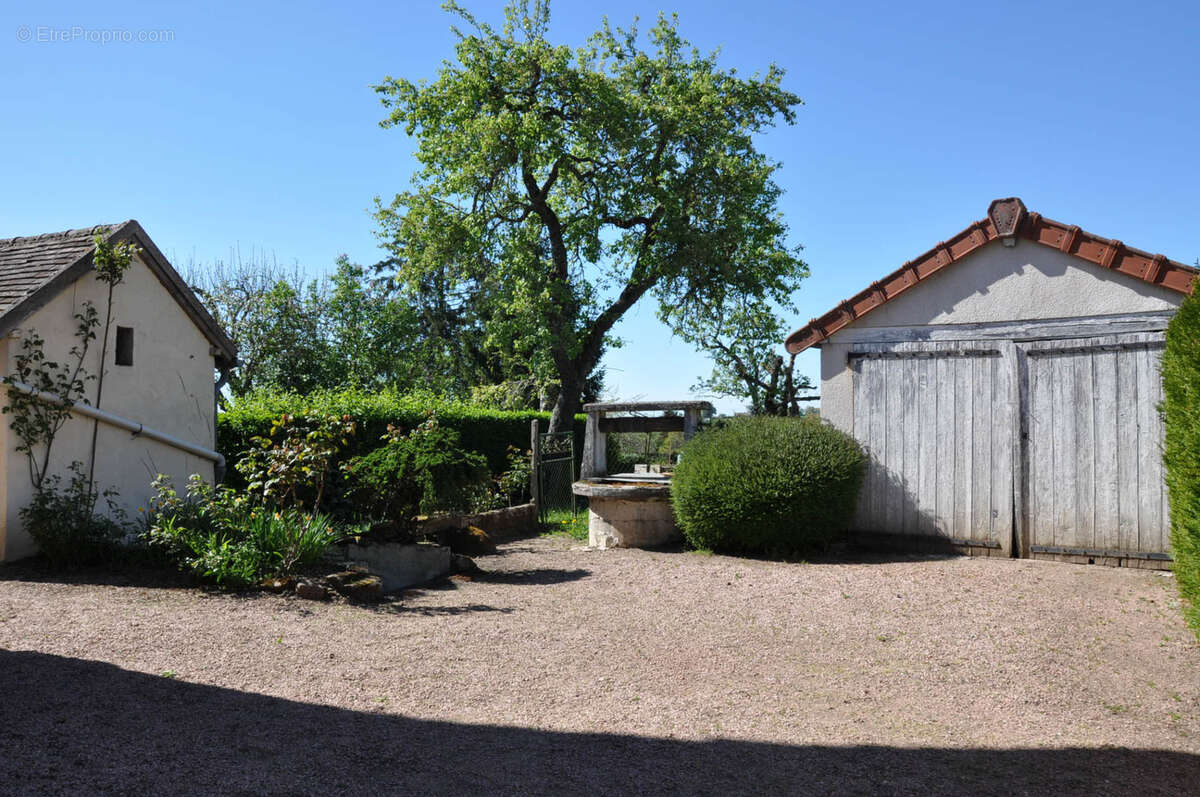 Maison à MONTCOMBROUX-LES-MINES