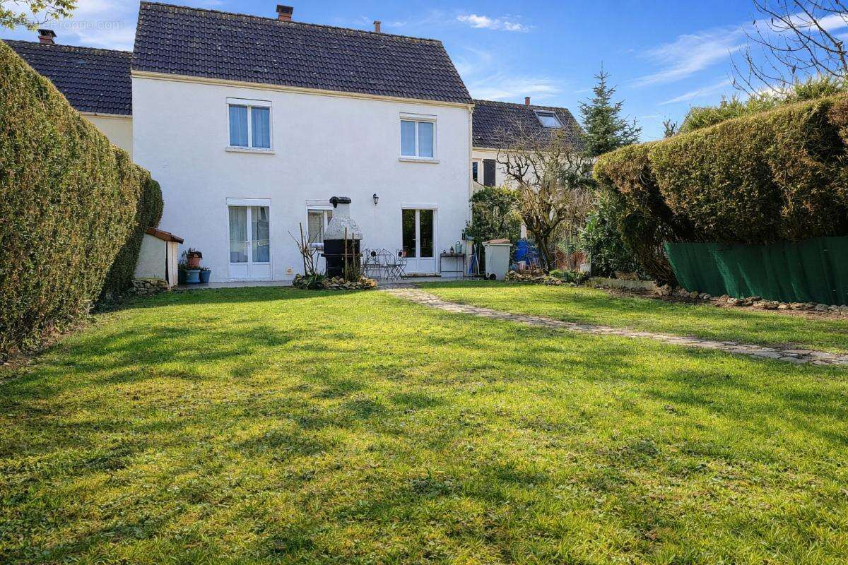 Maison à MOISSY-CRAMAYEL