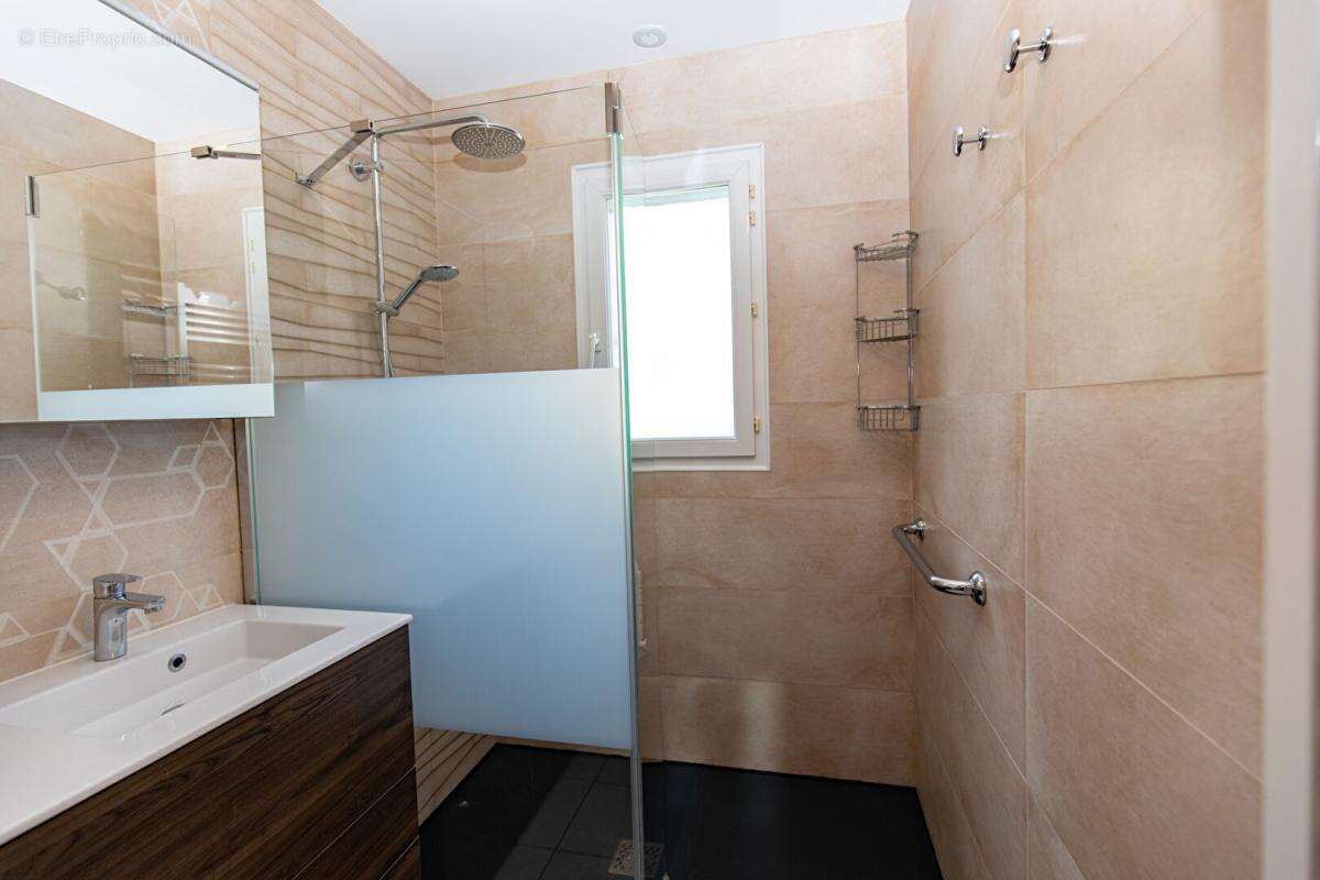 35500 vitré- 5 chambres- 319 500 euros hai- proches commerces a pied- grand garage- panneaux solaire couvrant la consommation an - photo 11