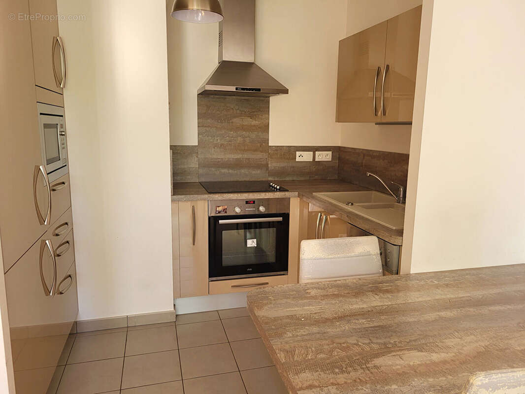 Appartement à LES CLAYES-SOUS-BOIS