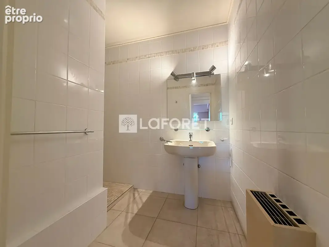 Cannes Oxford / Montrose : appartement 3/4 pièces 102 m² avec Box fermé et Cave - photo 8