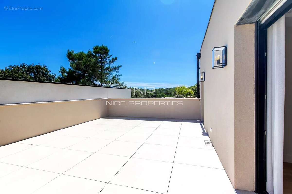 Maison à MOUANS-SARTOUX