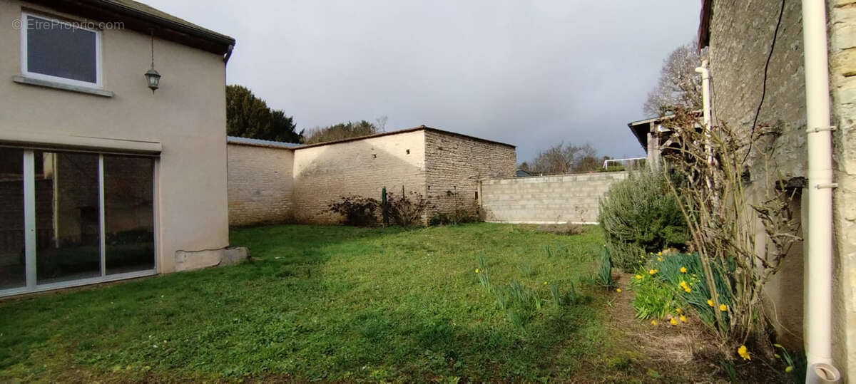 Maison à NEUVILLE-DE-POITOU